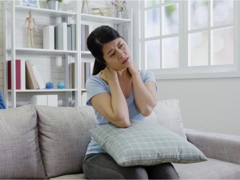 中年后，身体像泄了气的球？补足元气才有好骨力！3分钟这样做改善腰膝酸软，增加骨密度 – 大保社