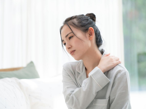 长期肩膀痛、脖子酸问题在关节？医师教你5招改善不适感，从日常逐步建立正确姿势 – 大保社
