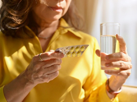 更年期补充荷尔蒙增乳癌风险？她吃保健品“自救”5年后竟罹癌…名医吁“这样做”别当白老鼠 – 大保社