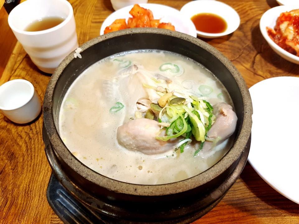 韩国旅游不可错过的道地美味!8 家必吃的参鸡汤名店 内容图3 女神网-大潮社TV实时追踪属于女人新资讯的综合网站! 韩国旅游不可错过的道地美味!8 家必吃的参鸡汤名店 乐活旅行 图3张