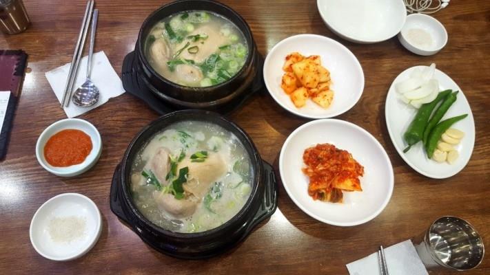 韩国旅游不可错过的道地美味!8 家必吃的参鸡汤名店 内容图10 女神网-大潮社TV实时追踪属于女人新资讯的综合网站! 韩国旅游不可错过的道地美味!8 家必吃的参鸡汤名店 乐活旅行 图10张