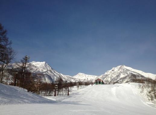 【初学者滑雪懒人包】推荐东京近郊 10 个滑雪场,进入银白色的世界享受浪漫与刺激! 内容图3 女神网-大潮社TV实时追踪属于女人新资讯的综合网站! 【初学者滑雪懒人包】推荐东京近郊 10 个滑雪场,进入银白色的世界享受浪漫与刺激! 休闲学堂 图3张