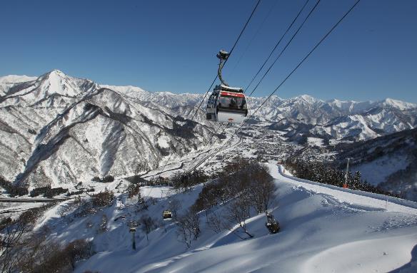 【初学者滑雪懒人包】推荐东京近郊 10 个滑雪场,进入银白色的世界享受浪漫与刺激! 内容图6 女神网-大潮社TV实时追踪属于女人新资讯的综合网站! 【初学者滑雪懒人包】推荐东京近郊 10 个滑雪场,进入银白色的世界享受浪漫与刺激! 休闲学堂 图6张