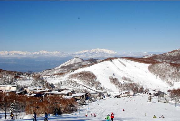 【初学者滑雪懒人包】推荐东京近郊 10 个滑雪场,进入银白色的世界享受浪漫与刺激! 内容图8 女神网-大潮社TV实时追踪属于女人新资讯的综合网站! ujthz.png