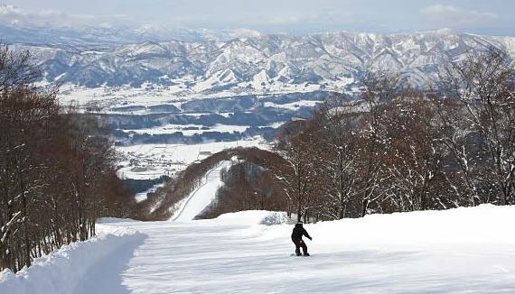 【初学者滑雪懒人包】推荐东京近郊 10 个滑雪场,进入银白色的世界享受浪漫与刺激! 内容图9 女神网-大潮社TV实时追踪属于女人新资讯的综合网站! 【初学者滑雪懒人包】推荐东京近郊 10 个滑雪场,进入银白色的世界享受浪漫与刺激! 休闲学堂 图9张