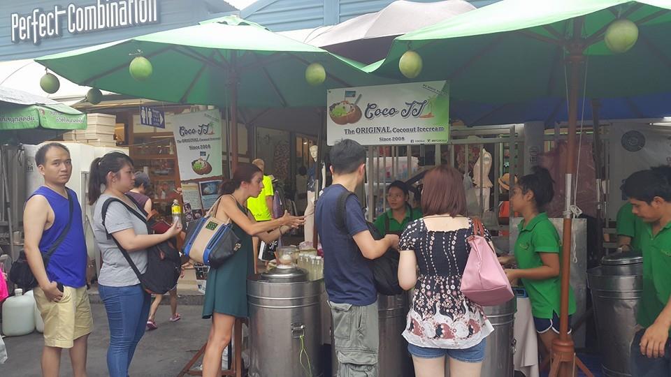 游曼谷必逛的 3 大市集:9 样“泰味”人气小吃,错过别说你来过泰国! 内容图3 女神网-大潮社TV实时追踪属于女人新资讯的综合网站! 游曼谷必逛的 3 大市集:9 样“泰味”人气小吃,错过别说你来过泰国! 乐活旅行 图3张