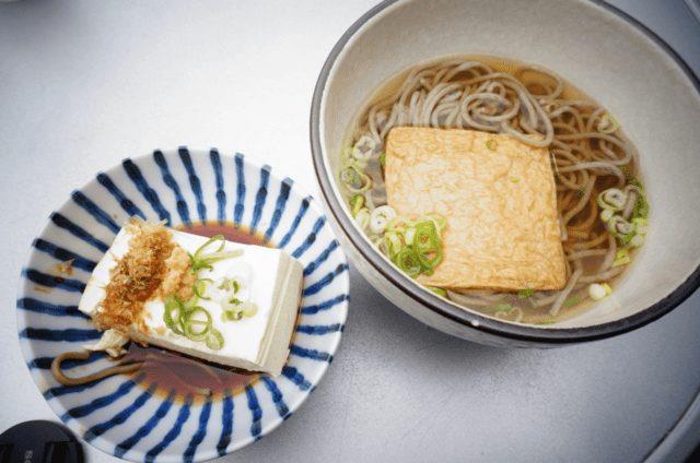 美味しい!来到京都岚山,必尝的私房人气美食 TOP 10:?鱼荞麦面、汤豆腐、OBUU 抹茶…… 内容图3 女神网-大潮社TV实时追踪属于女人新资讯的综合网站! tofu_and_soba_noodles_picture-e1551888534316