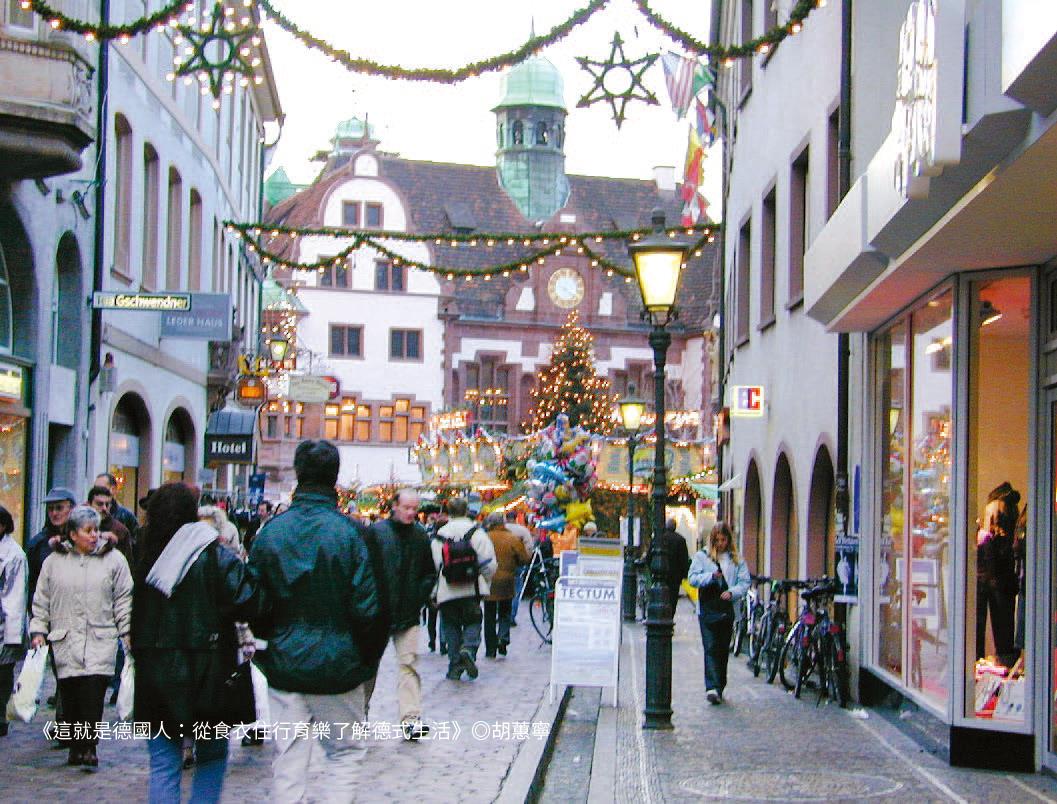 气氛满点的璀璨耶诞市集!热度延烧 3 个月,过上最道地的德国圣诞节 内容图3 女神网-大潮社TV实时追踪属于女人新资讯的综合网站! a1.jpg