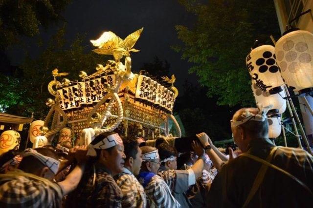 唷洗!今年夏天就到东京,体验浓浓传统日式风情的夏日祭典:鸟越祭、上野夏日祭、阿波舞…… 内容图2 女神网-大潮社TV实时追踪属于女人新资讯的综合网站! 19060106_714338025440218_1748375427450313263_n-e1527608850204.jpg