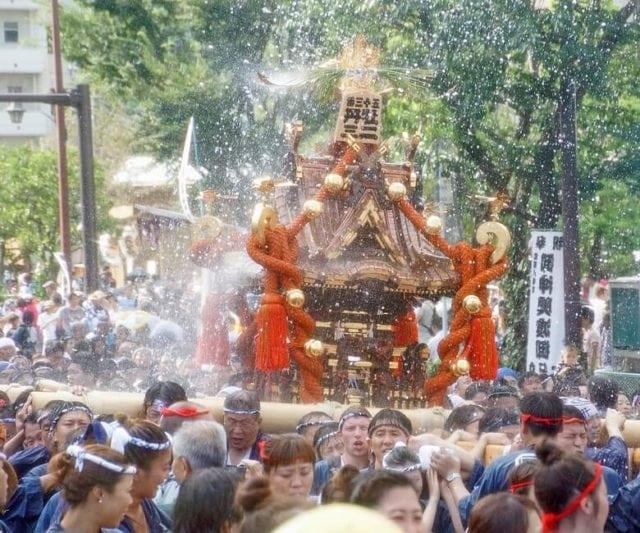 唷洗!今年夏天就到东京,体验浓浓传统日式风情的夏日祭典:鸟越祭、上野夏日祭、阿波舞…… 内容图4 女神网-大潮社TV实时追踪属于女人新资讯的综合网站! 3rdPrize-e1527637782975.jpg