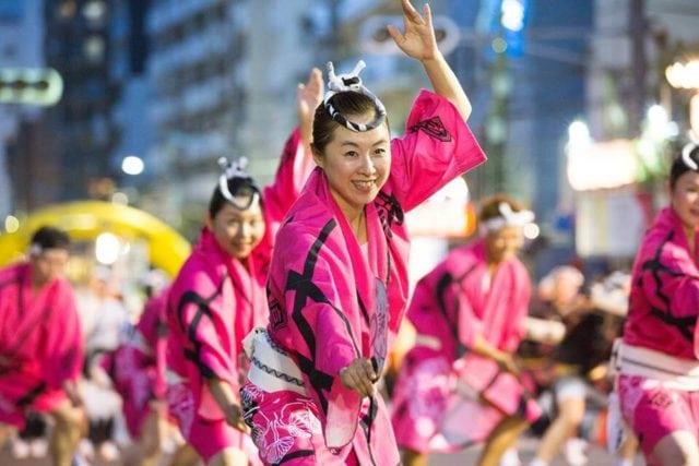 唷洗!今年夏天就到东京,体验浓浓传统日式风情的夏日祭典:鸟越祭、上野夏日祭、阿波舞…… 内容图7 女神网-大潮社TV实时追踪属于女人新资讯的综合网站! 33318316_973771189465665_6937566119523778560_n-e1527638891612.jpg