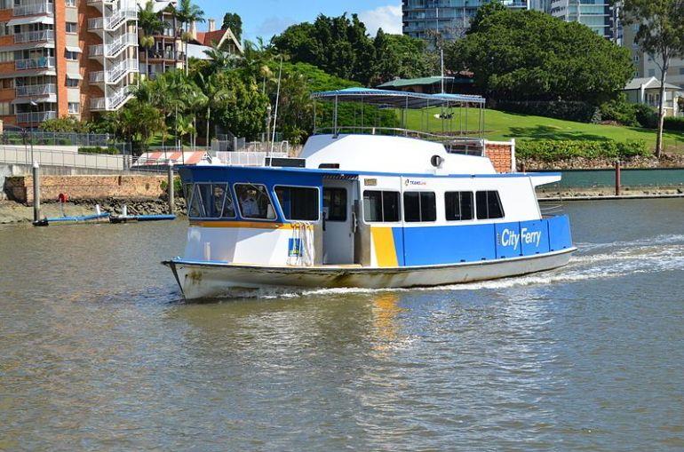 800px-Ferry_in_Brisbane