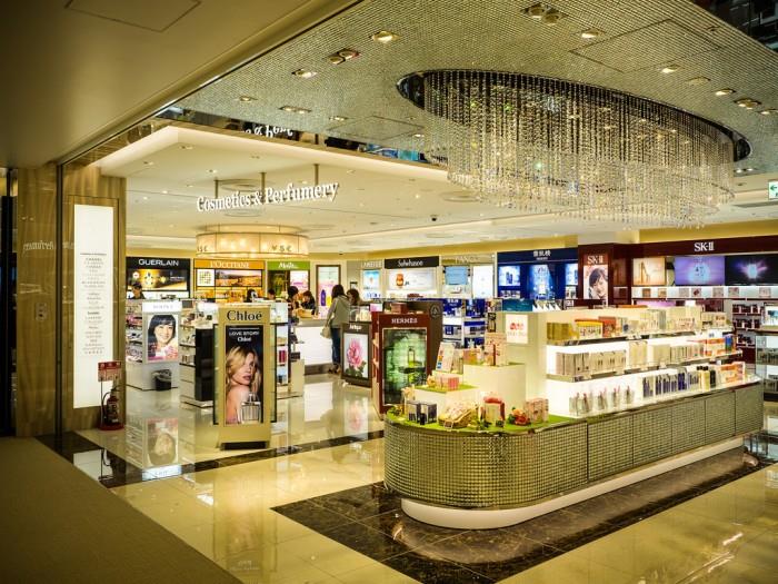 L’oreal、LV、YSL 在这里最便宜!快趁出国大买一波:2019 各地区机场免税店必买推荐清单 内容图2 女神网-大潮社TV实时追踪属于女人新资讯的综合网站! 1-11-700x525.jpg