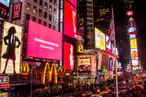 跟着五月天《步步》踏上时代广场：那一夜真切地告别逝去的感情，认真伤感、彻底沉浸