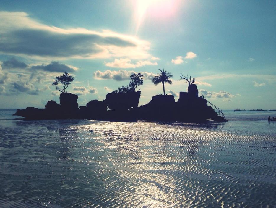 TW人心中 Top10 国外景点大赏:圣米歇尔山、哈比人村、长滩岛…规划年度旅游地图! 内容图4 女神网-大潮社TV实时追踪属于女人新资讯的综合网站! 1578637301609