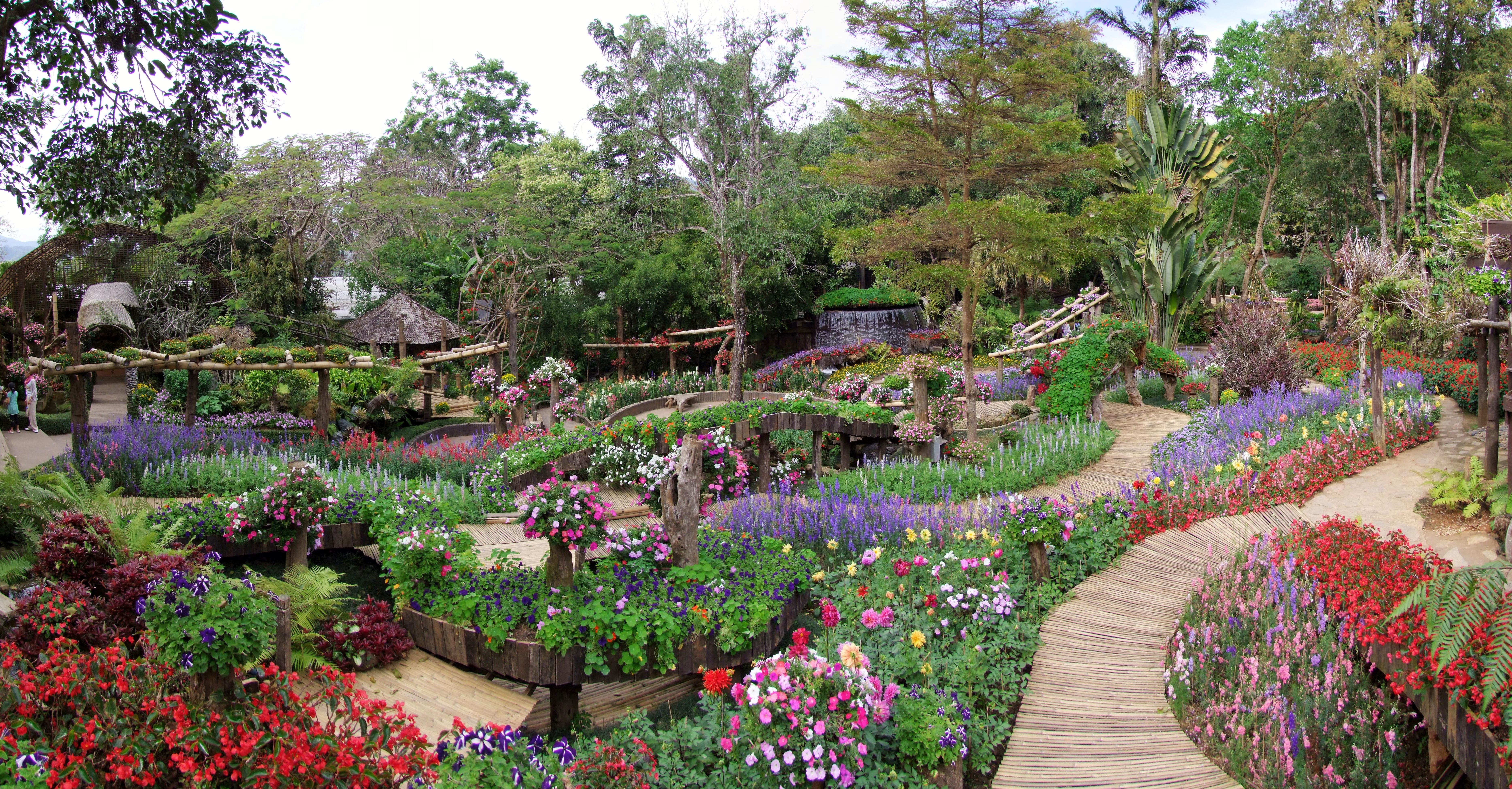 泰国清莱怎么玩?白黑蓝庙、帕尧胡、长颈族聚落,一赏泰北的清幽风情 内容图7 女神网-大潮社TV实时追踪属于女人新资讯的综合网站! 泰国清莱怎么玩?白黑蓝庙、帕尧胡、长颈族聚落,一赏泰北的清幽风情 休闲学堂 图7张