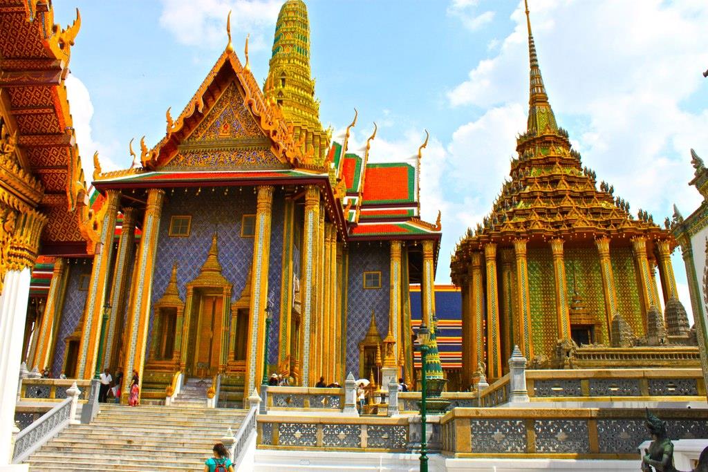 泰国清莱怎么玩?白黑蓝庙、帕尧胡、长颈族聚落,一赏泰北的清幽风情 内容图9 女神网-大潮社TV实时追踪属于女人新资讯的综合网站! 玉佛寺 19