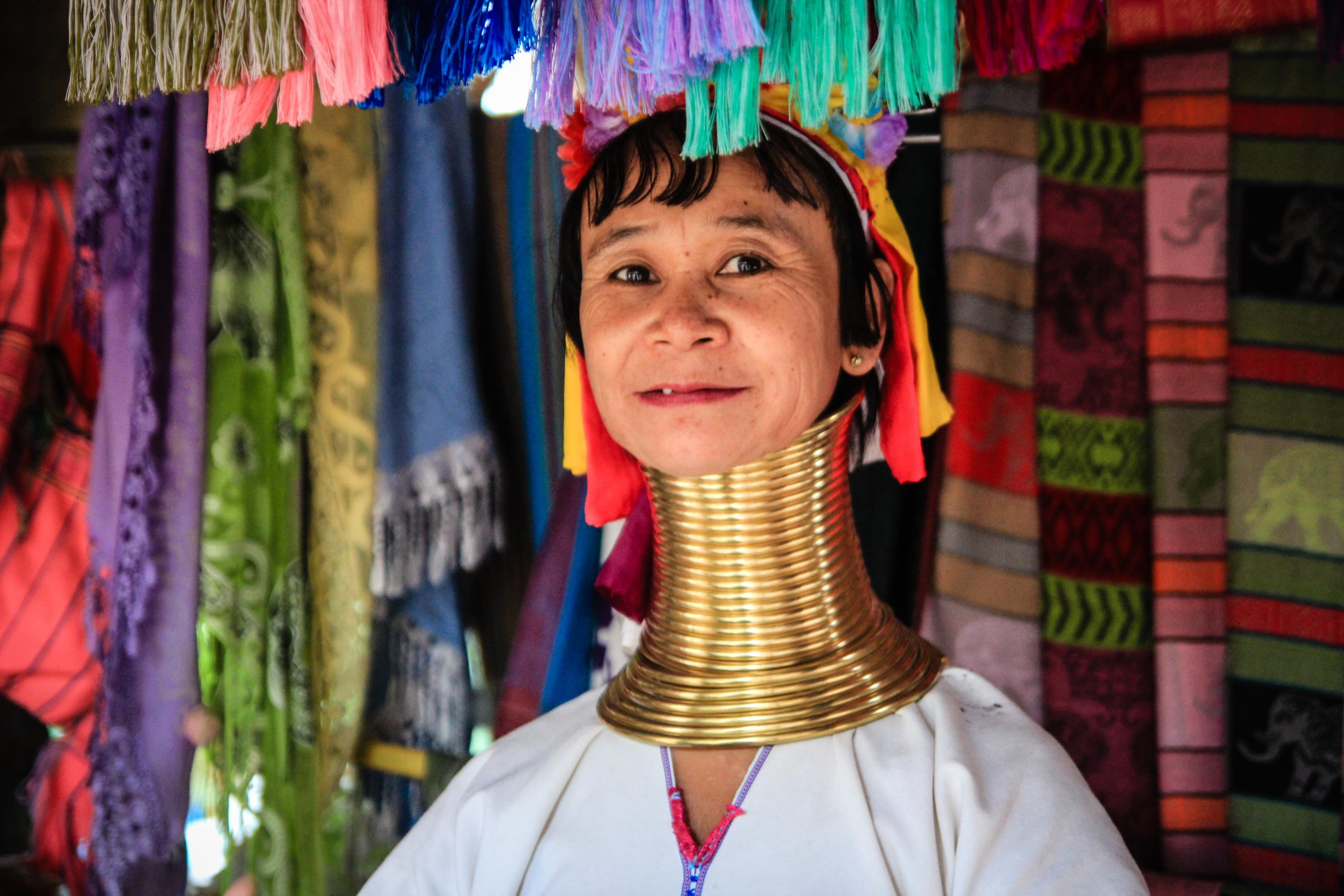 泰国清莱怎么玩?白黑蓝庙、帕尧胡、长颈族聚落,一赏泰北的清幽风情 内容图11 女神网-大潮社TV实时追踪属于女人新资讯的综合网站! 15743199180_c6e98bc71e_o