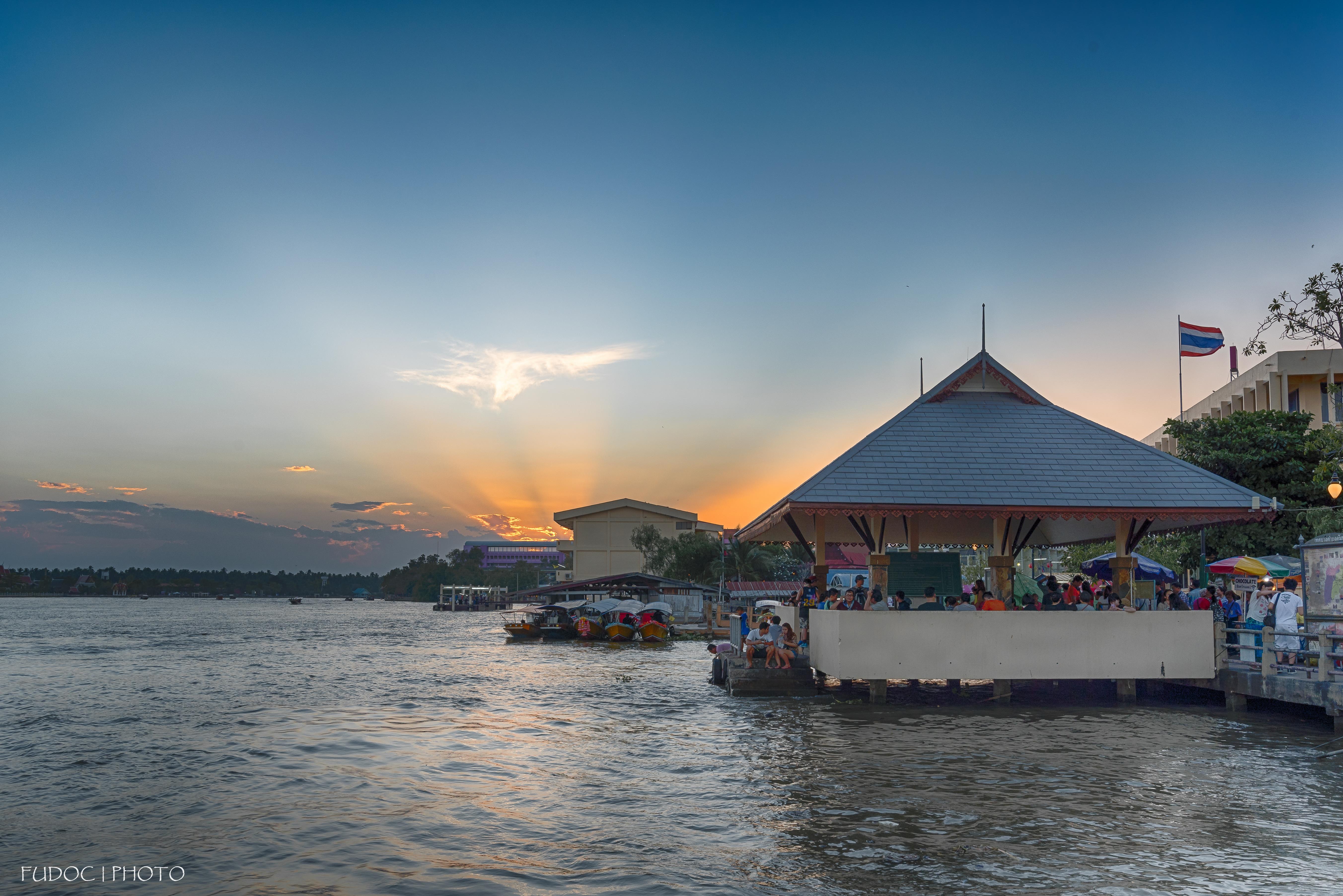 TW人心中 Top10 国外景点大赏:圣米歇尔山、哈比人村、长滩岛…规划年度旅游地图! 内容图11 女神网-大潮社TV实时追踪属于女人新资讯的综合网站! 16012130823_a97be7069e_o