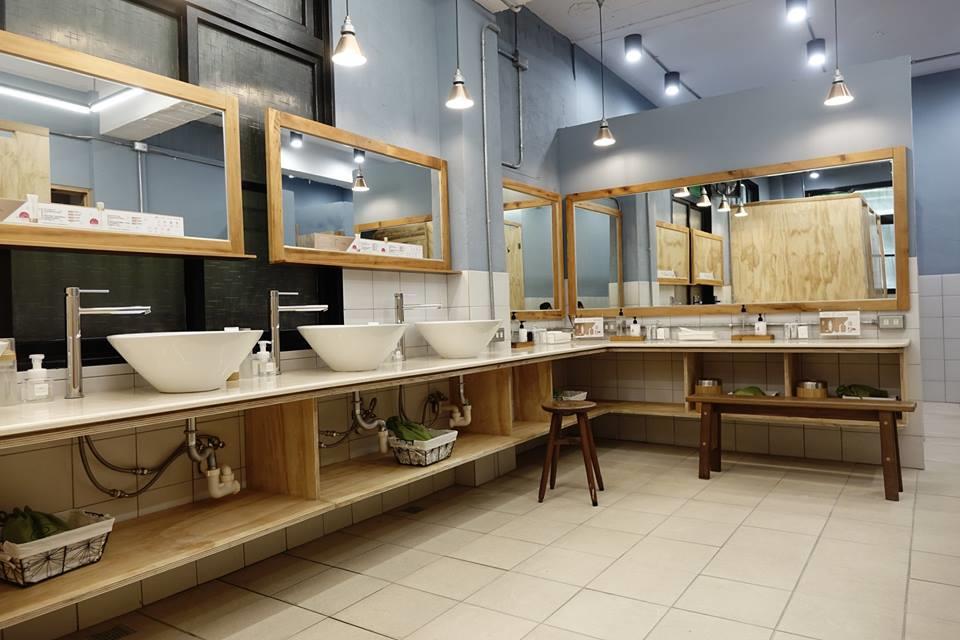 享受当“书虫”的时光!来4间“书店旅馆”,排除焦虑、适度放松吧! 内容图8 女神网-大潮社TV实时追踪属于女人新资讯的综合网站! Book inn 5.jpg