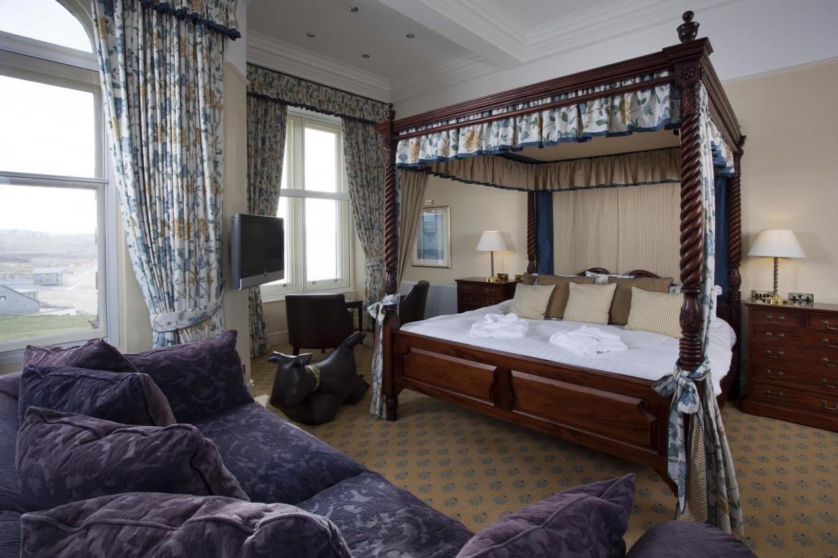 想来场鬼月试胆大会?欢迎夜宿 booking.com 特搜全球 5 间惊悚片拍摄场景饭店 内容图10 女神网-大潮社TV实时追踪属于女人新资讯的综合网站! The Headland Hotel and Spa 1