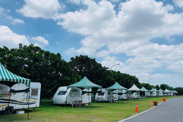 不再大包小包!9 个媲美饭店的露营车民宿,懒人也能接近大自然、仰望星空的乐趣! 内容图2 女神网-大潮社TV实时追踪属于女人新资讯的综合网站! 不再大包小包!9 个媲美饭店的露营车民宿,懒人也能接近大自然、仰望星空的乐趣! 今晚睡哪 图2张