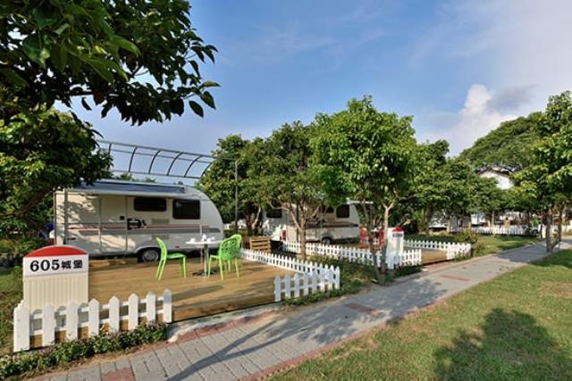 不再大包小包!9 个媲美饭店的露营车民宿,懒人也能接近大自然、仰望星空的乐趣! 内容图5 女神网-大潮社TV实时追踪属于女人新资讯的综合网站! 不再大包小包!9 个媲美饭店的露营车民宿,懒人也能接近大自然、仰望星空的乐趣! 今晚睡哪 图5张