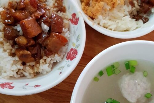 台南在地人都吃这味：庶民美食中的经典之作─入糖肉燥