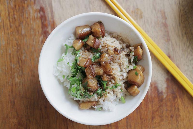 台南在地人都吃这味:庶民美食中的经典之作─入糖肉燥 内容图3 女神网-大潮社TV实时追踪属于女人新资讯的综合网站! 35539187163_e46089d6e6_c.jpg