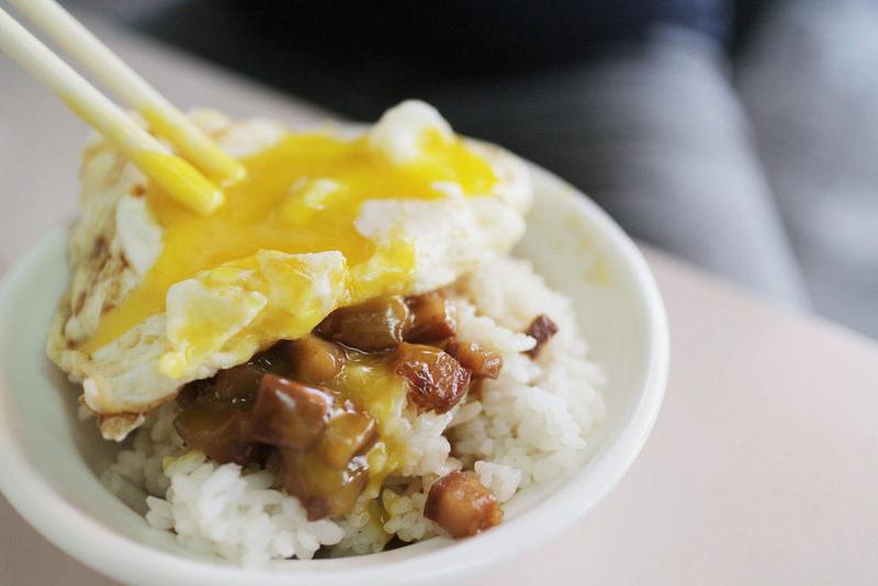 台南在地人都吃这味:庶民美食中的经典之作─入糖肉燥 内容图4 女神网-大潮社TV实时追踪属于女人新资讯的综合网站! 35950934170_09b86ba2cf_c.jpg