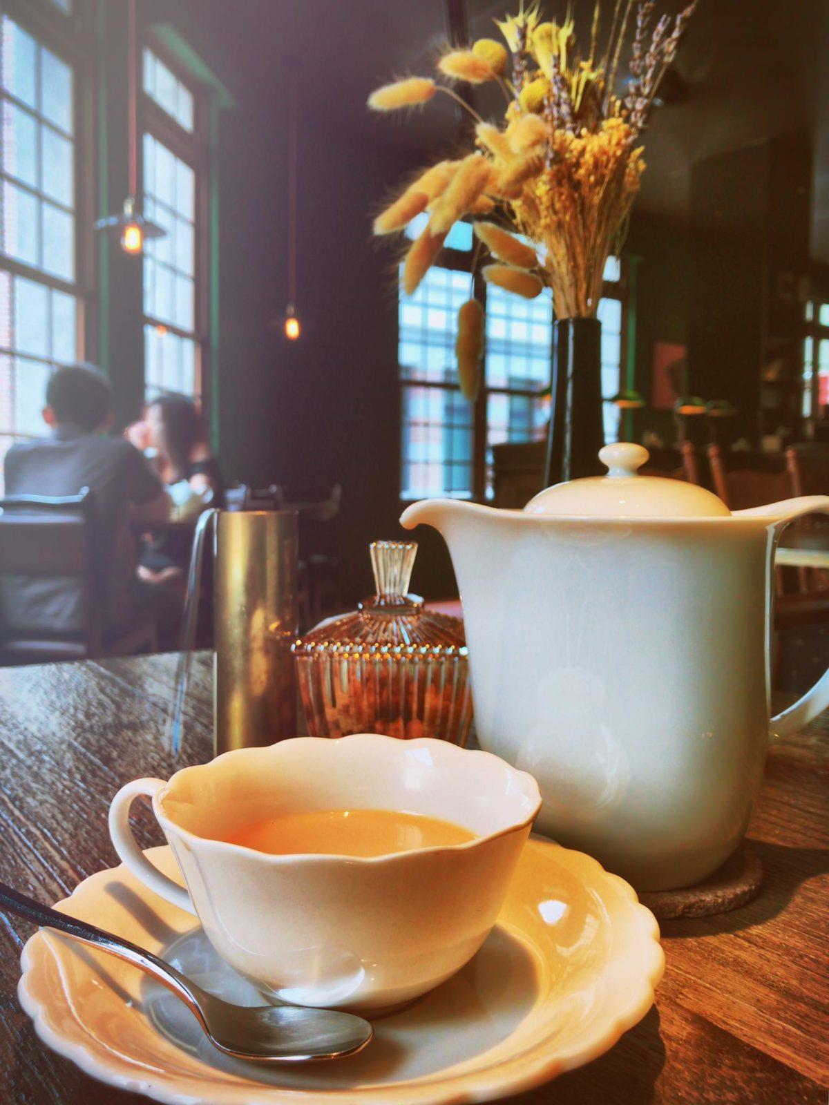 台式浪漫的老派约会:推荐 3 间大稻埕“浪漫茶馆”,晴天雨天都来喝一口好茶吧! 内容图3 女神网-大潮社TV实时追踪属于女人新资讯的综合网站! ASW Tea House 2.jpg