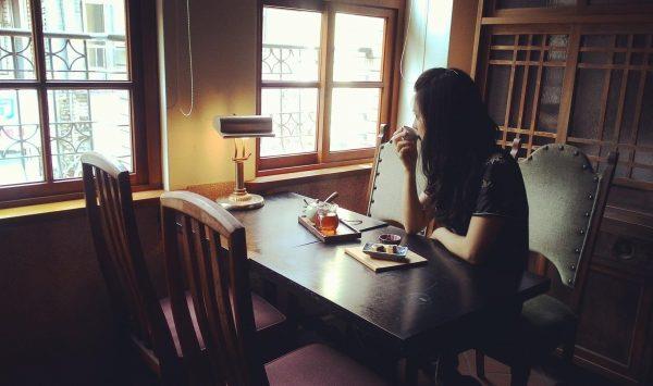 台式浪漫的老派约会:推荐 3 间大稻埕“浪漫茶馆”,晴天雨天都来喝一口好茶吧! 内容图6 女神网-大潮社TV实时追踪属于女人新资讯的综合网站! 南街得意茶馆1.jpg