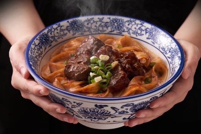 PChome X 家好选物米其林星级主厨牛肉面:“家呷的文艺复兴”大稻埕限定店开幕! 内容图4 女神网-大潮社TV实时追踪属于女人新资讯的综合网站! PChome X 家好选物米其林星级主厨牛肉面:“家呷的文艺复兴”大稻埕限定店开幕! 乐活旅行 图4张