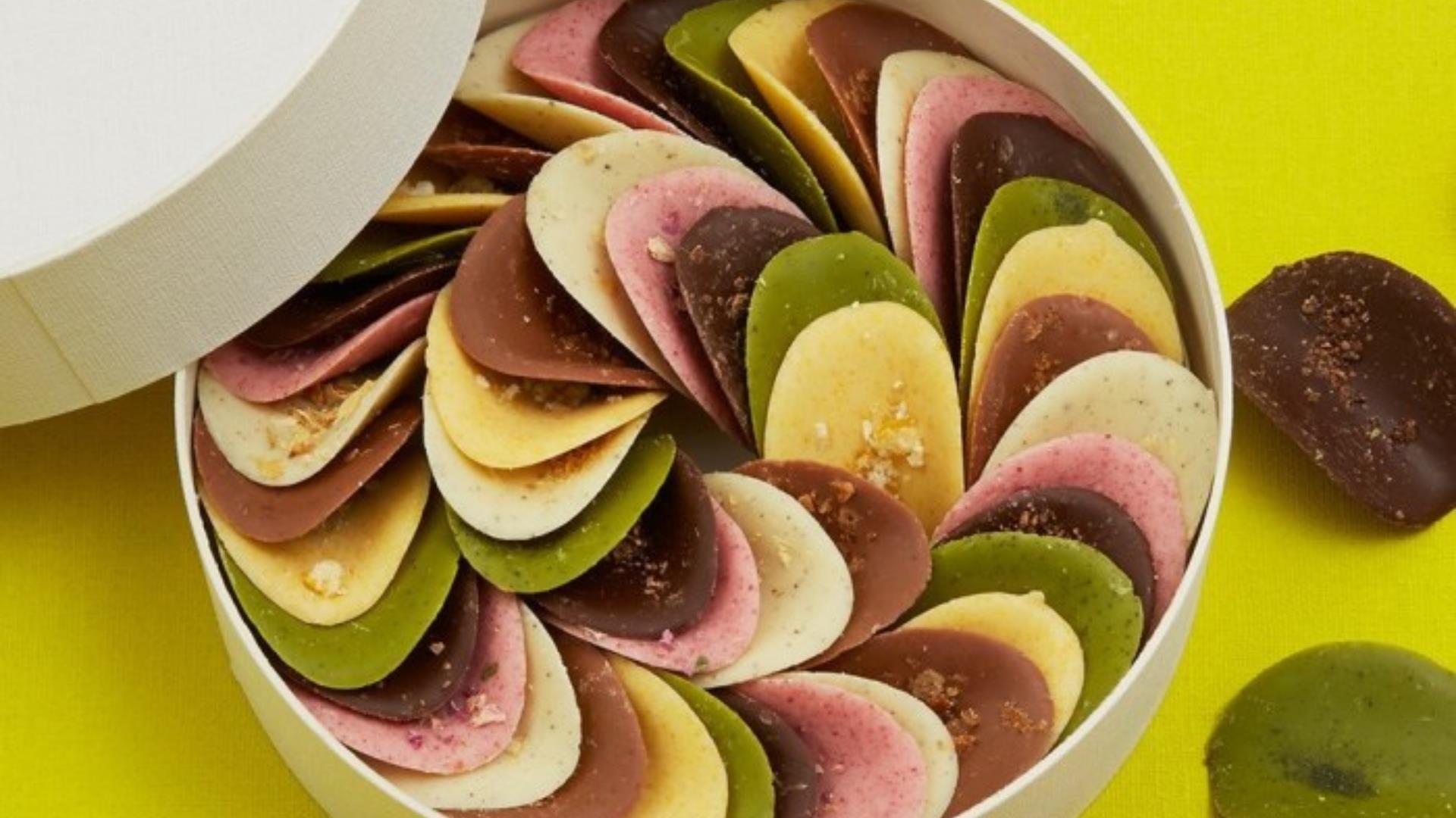 推荐日本 10 大年节伴手礼:年轮蛋糕、奶油焦糖饼干、花瓣巧克力洋芋片,各种特色零食与你过好年 内容图8 女神网-大潮社TV实时追踪属于女人新资讯的综合网站! 推荐日本 10 大年节伴手礼:年轮蛋糕、奶油焦糖饼干、花瓣巧克力洋芋片,各种特色零食与你过好年 休闲学堂 图8张