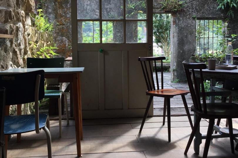 手持一杯咖啡浓黑醇香,望看绿山环绕:台北、新北山区咖啡厅十选 内容图2 女神网-大潮社TV实时追踪属于女人新资讯的综合网站! 手持一杯咖啡浓黑醇香,望看绿山环绕:台北、新北山区咖啡厅十选 休闲学堂 图2张