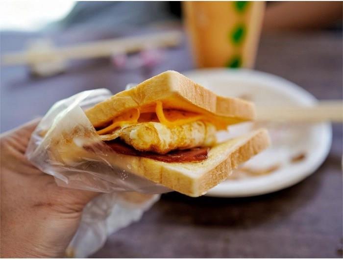 推荐 9 间媒体争相报道超夯早餐店:连高雄在地人也忍不住排队的打卡美食! 内容图8 女神网-大潮社TV实时追踪属于女人新资讯的综合网站! 推荐 9 间媒体争相报道超夯早餐店:连高雄在地人也忍不住排队的打卡美食! 乐活旅行 图8张