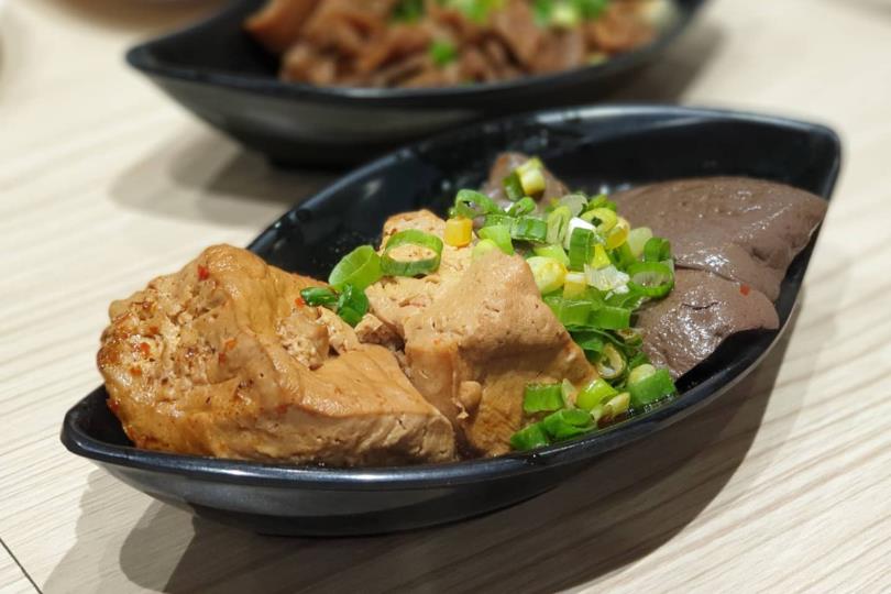 冷天想嗑锅,精选 3 间各有必杀技的火锅店:吃很饱肉量、珍奶喝到饱、二十几种锅底任你选 内容图6 女神网-大潮社TV实时追踪属于女人新资讯的综合网站! 冷天想嗑锅,精选 3 间各有必杀技的火锅店:吃很饱肉量、珍奶喝到饱、二十几种锅底任你选 休闲学堂 图6张