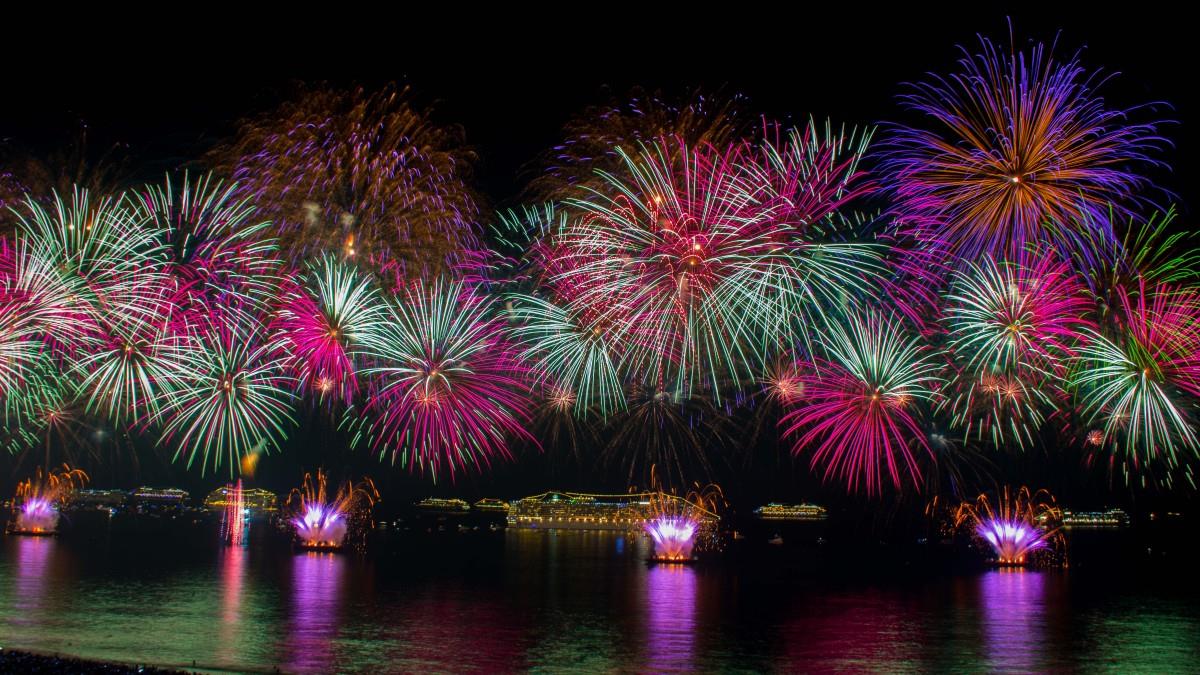 西班牙人午夜一到就要吃葡萄?你不知道的各地区“跨年冷知识”! 内容图5 女神网-大潮社TV实时追踪属于女人新资讯的综合网站! 西班牙人午夜一到就要吃葡萄?你不知道的各地区“跨年冷知识”! 乐活旅行 图5张