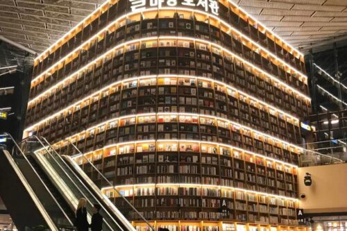 藏身购物中心的“星空图书馆”，800 坪超大空间美度更胜诚品！