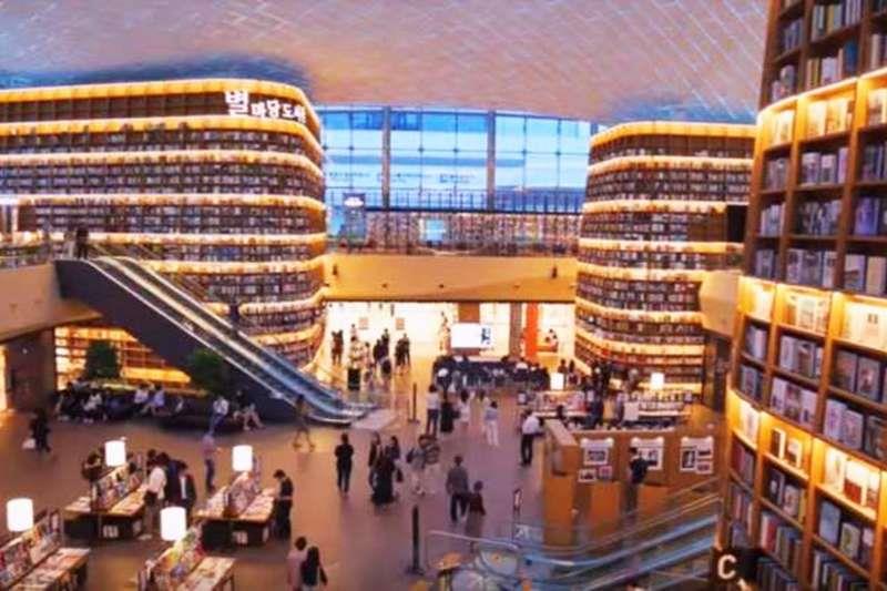 藏身购物中心的“星空图书馆”,800 坪超大空间美度更胜诚品! 内容图2 女神网-大潮社TV实时追踪属于女人新资讯的综合网站! 藏身购物中心的“星空图书馆”,800 坪超大空间美度更胜诚品! 乐活旅行 图2张