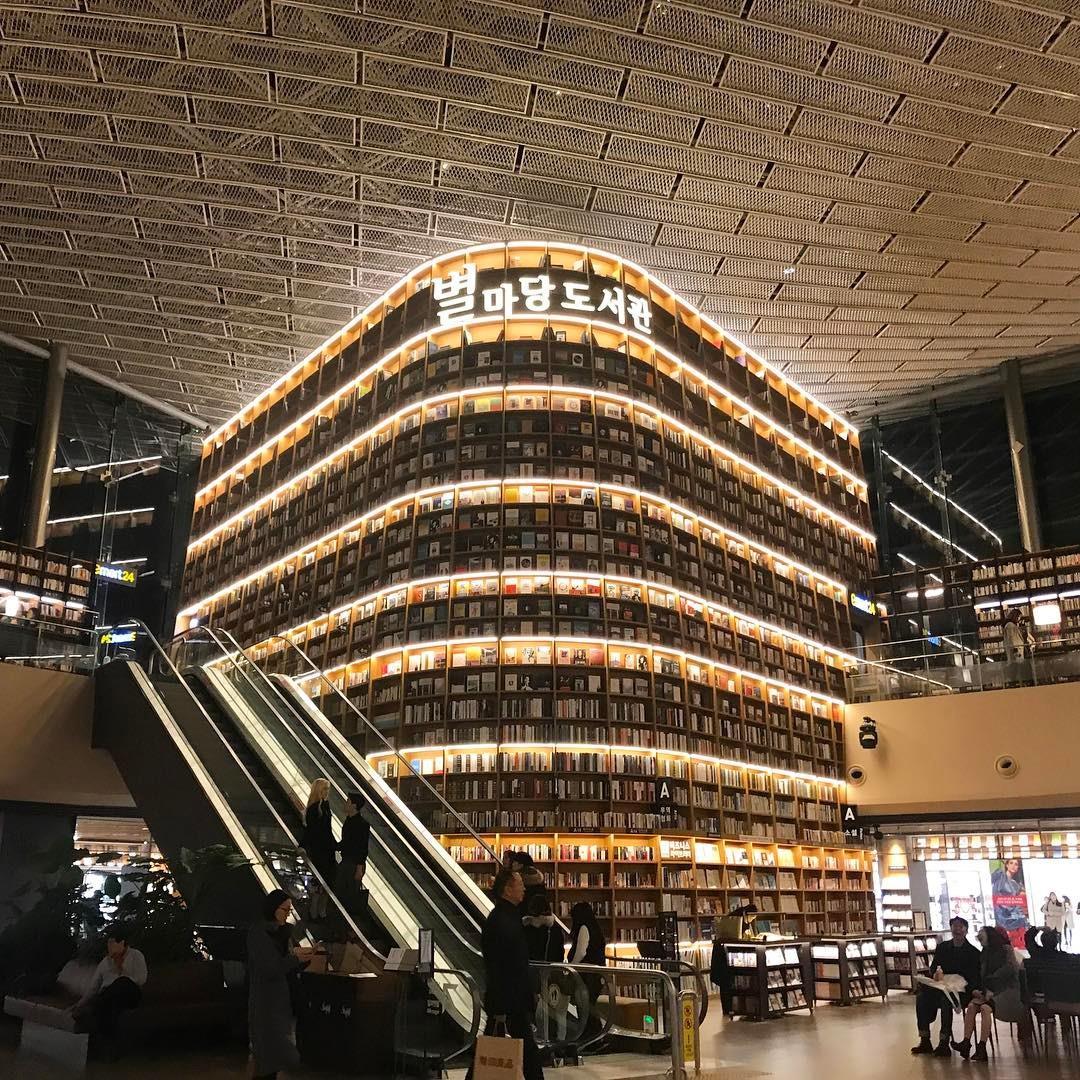 藏身购物中心的“星空图书馆”,800 坪超大空间美度更胜诚品! 内容图7 女神网-大潮社TV实时追踪属于女人新资讯的综合网站! 藏身购物中心的“星空图书馆”,800 坪超大空间美度更胜诚品! 乐活旅行 图7张