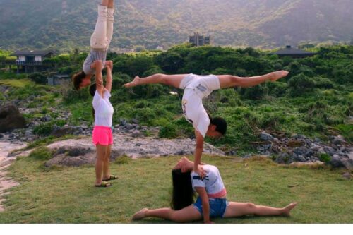 青春还能多热血？这 4 位少女的环岛旅行，是前进内地台湾养老院表演特技！