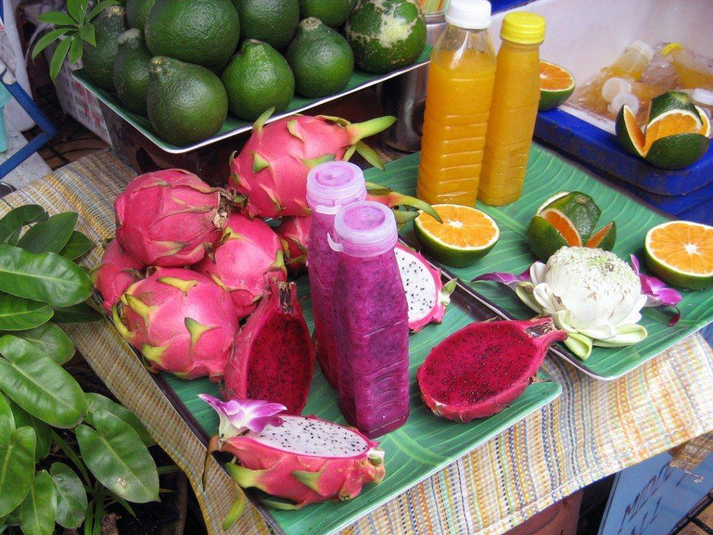 泰好吃了吧!泰国旅行必吃 10 大人气小吃推荐 内容图6 女神网-大潮社TV实时追踪属于女人新资讯的综合网站! Dragon fruit and orange juices