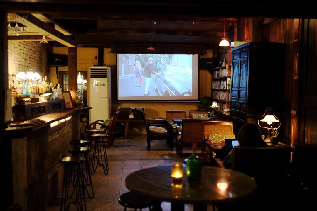 今晚与你一起微醺夜,隐身台南巷弄五间特色酒吧! 内容图3 女神网-大潮社TV实时追踪属于女人新资讯的综合网站! LOLA.jpg