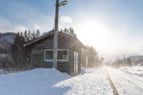 只为一高中生行驶的车站？背后隐藏的竟是日本严重社会危机！