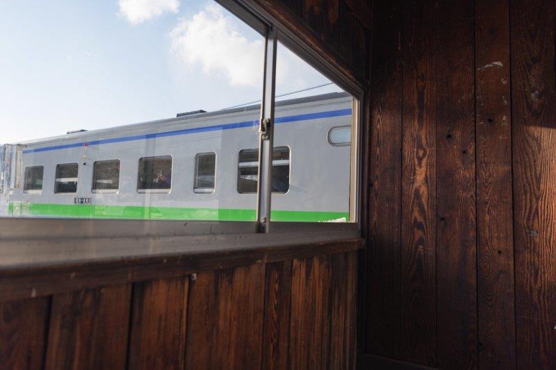 只为一高中生行驶的车站?背后隐藏的竟是日本严重社会危机! 内容图3 女神网-大潮社TV实时追踪属于女人新资讯的综合网站! 只为一高中生行驶的车站?背后隐藏的竟是日本严重社会危机! 乐活旅行 图3张