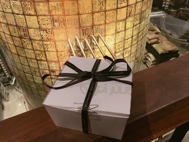 直击上海全球最大“土豪级”星巴克,大到根本可以在里面踢足球! 内容图11 女神网-大潮社TV实时追踪属于女人新资讯的综合网站! starbucks10