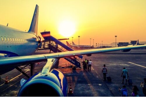 机上气氛怪怪的？脸书前技术长揭露 7 个飞机上不能说的秘密