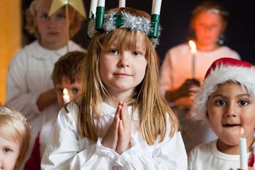 男生扮龙虾，女生穿白裙？世界各地区庆祝儿童节方式大不同！