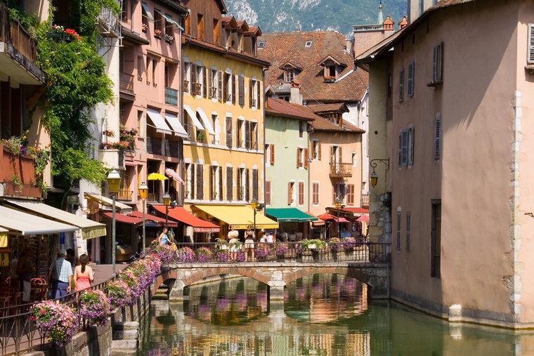5 处依山傍水的欧洲仙境小镇,让每个人都是阿尔卑斯山少女! 内容图4 女神网-大潮社TV实时追踪属于女人新资讯的综合网站! Annecy